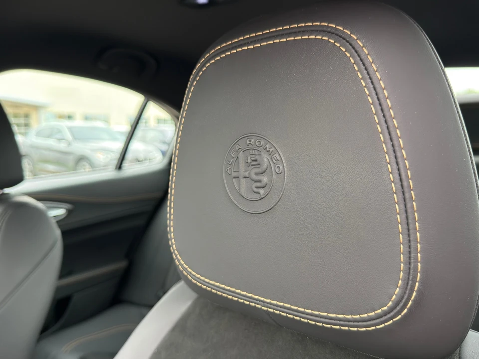 2024 Alfa Romeo Giulia - Image 22 of 31