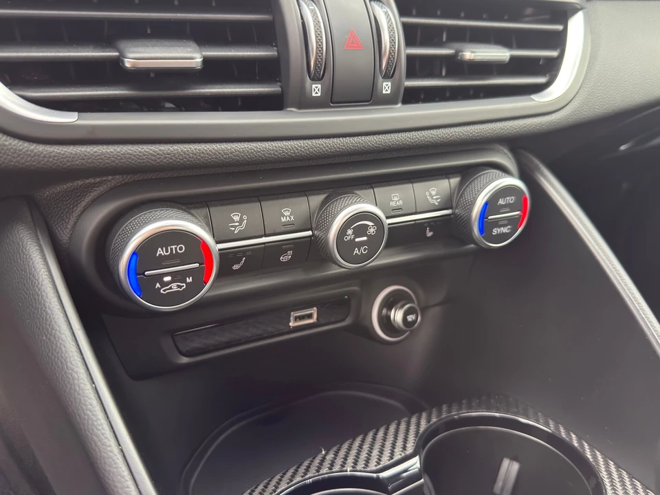 2024 Alfa Romeo Giulia - Image 27 of 31