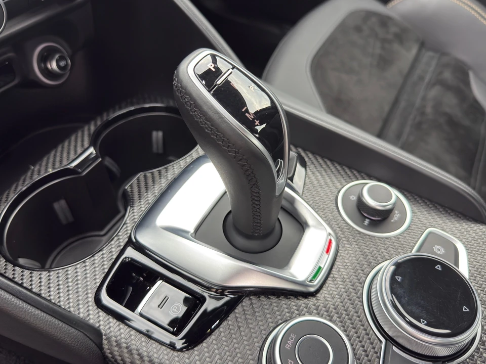 2024 Alfa Romeo Giulia - Image 29 of 31