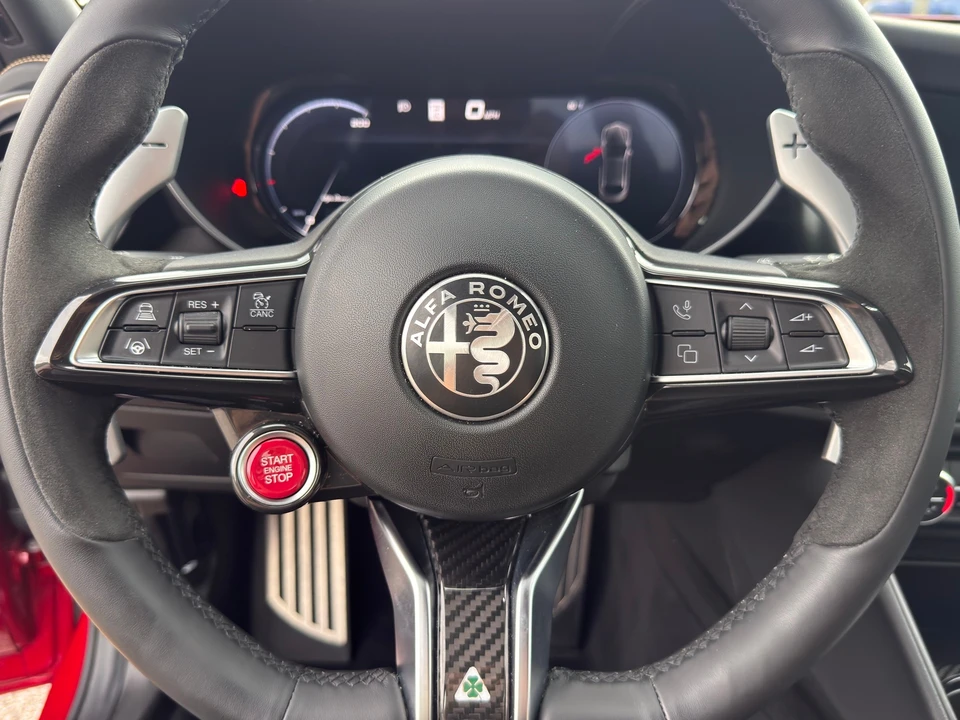 2024 Alfa Romeo Giulia - Image 30 of 31