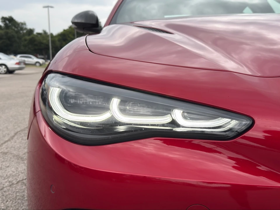 2024 Alfa Romeo Giulia - Image 7 of 31