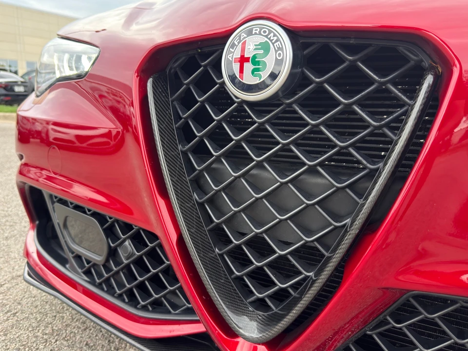 2024 Alfa Romeo Giulia - Image 8 of 31