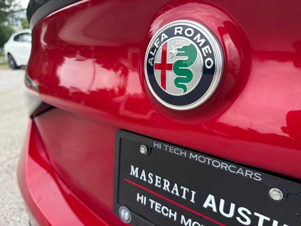 2024 Alfa Romeo Giulia - Image 10 of 31