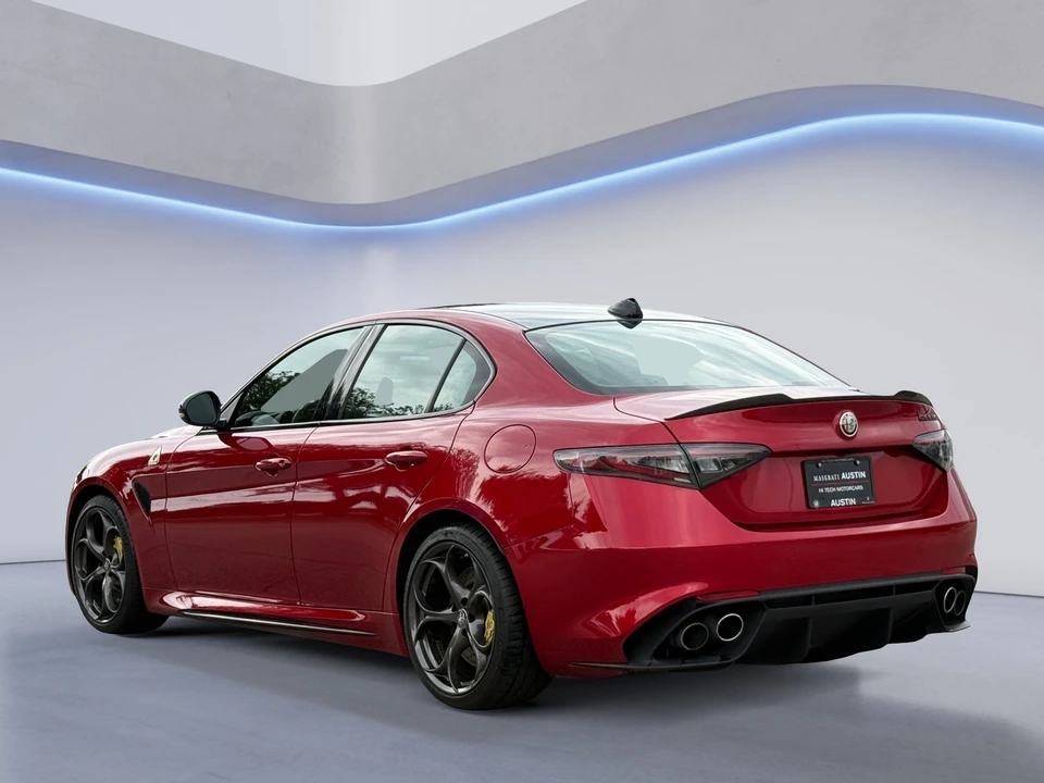 2024 Alfa Romeo Giulia - Image 16 of 31