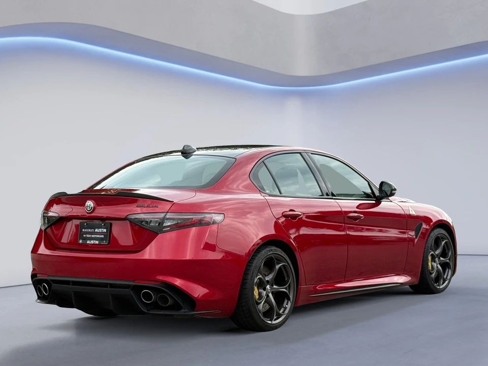 2024 Alfa Romeo Giulia - Image 17 of 31