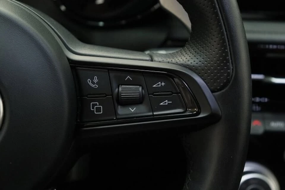 2024 Alfa Romeo Giulia - Image 12 of 20