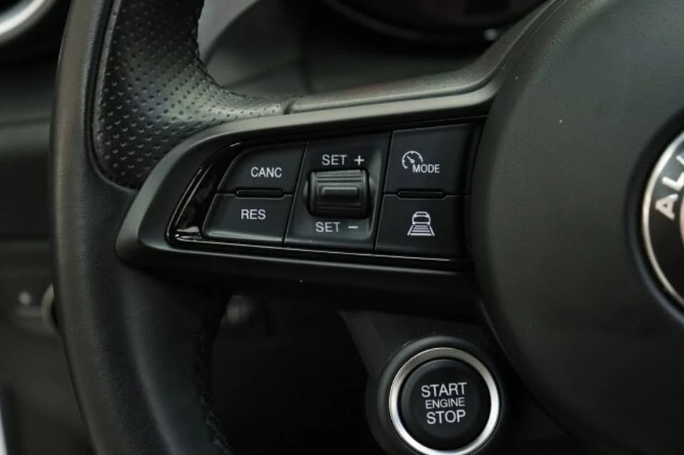 2024 Alfa Romeo Giulia - Image 11 of 20