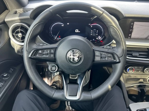2024 Alfa Romeo Stelvio - Image 11 of 20