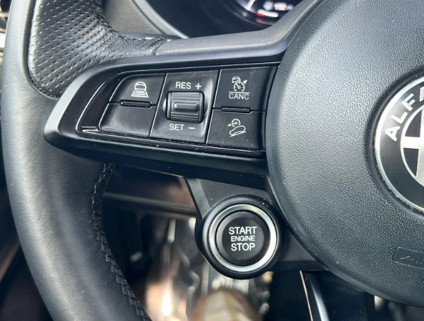 2024 Alfa Romeo Stelvio - Image 13 of 20