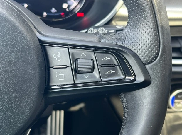 2024 Alfa Romeo Stelvio - Image 12 of 20