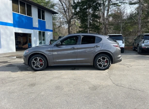 2024 Alfa Romeo Stelvio - Image 2 of 20