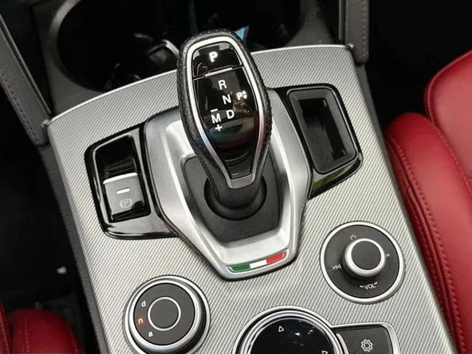 2024 Alfa Romeo Stelvio - Image 14 of 20