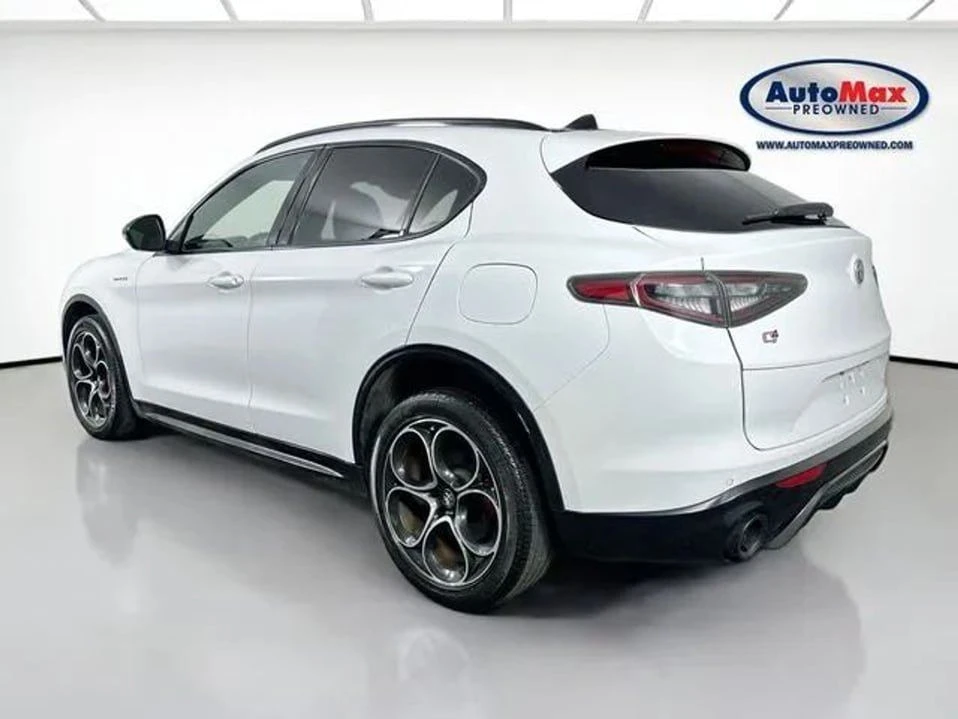 2024 Alfa Romeo Stelvio - Image 2 of 20