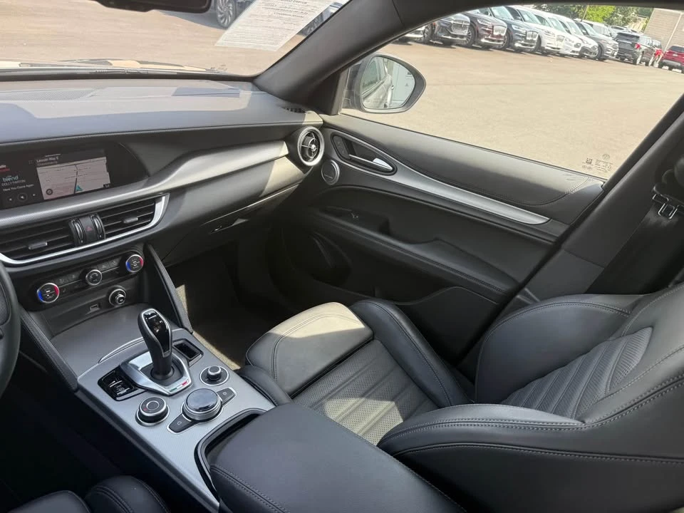 2024 Alfa Romeo Stelvio - Image 13 of 16