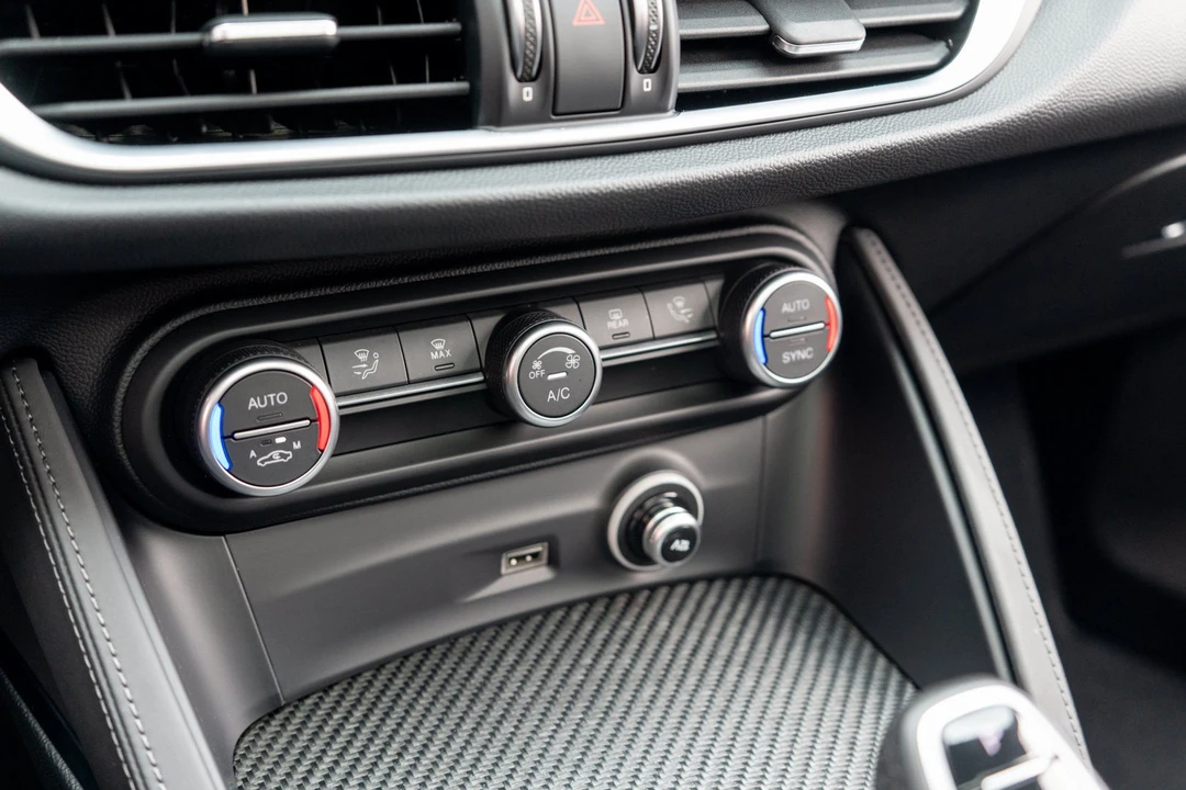 2024 Alfa Romeo Stelvio Quadrifoglio - Image 22 of 31