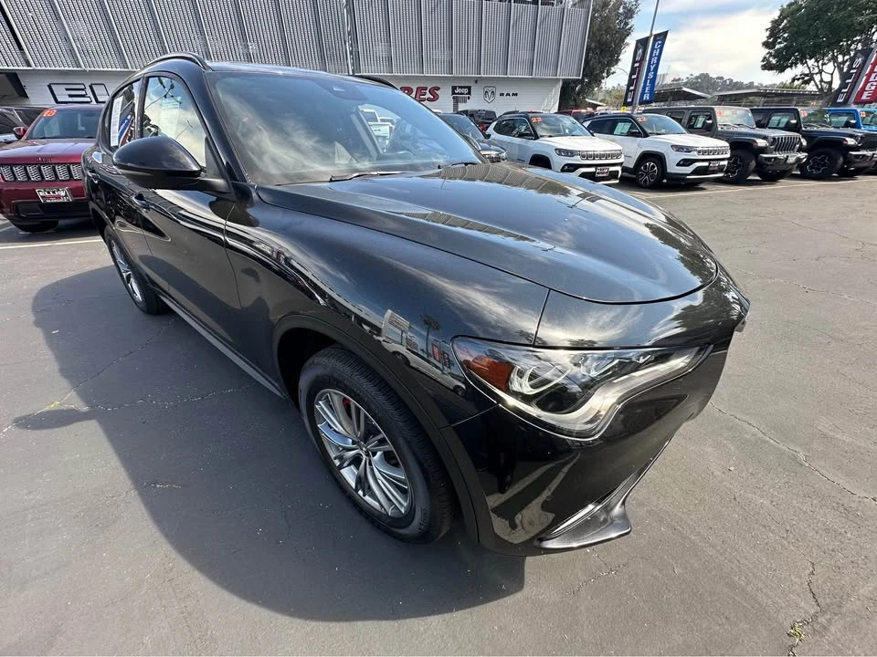 2024 Alfa Romeo Stelvio - Image 2 of 10