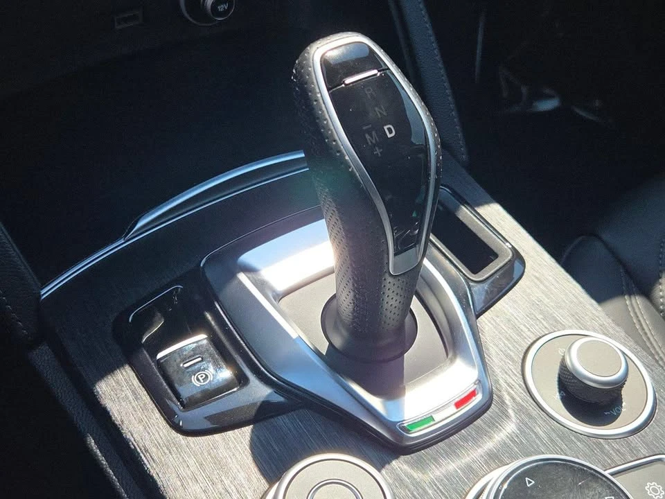 2024 Alfa Romeo Stelvio - Image 12 of 20