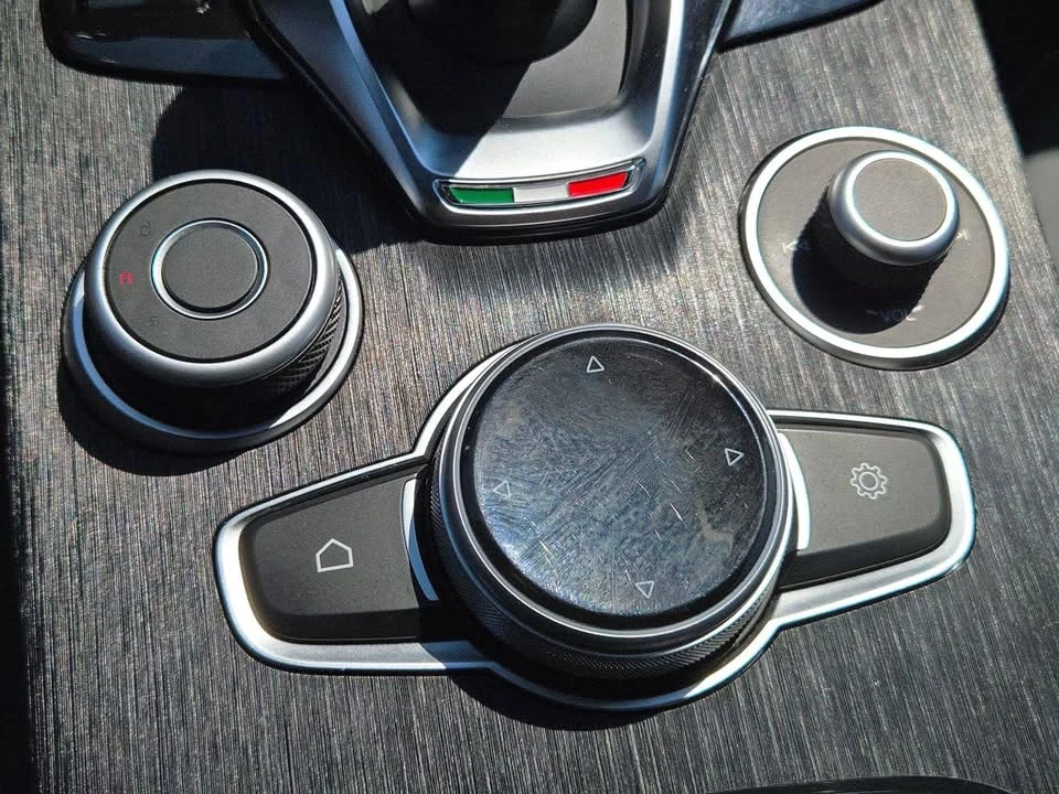 2024 Alfa Romeo Stelvio - Image 11 of 20