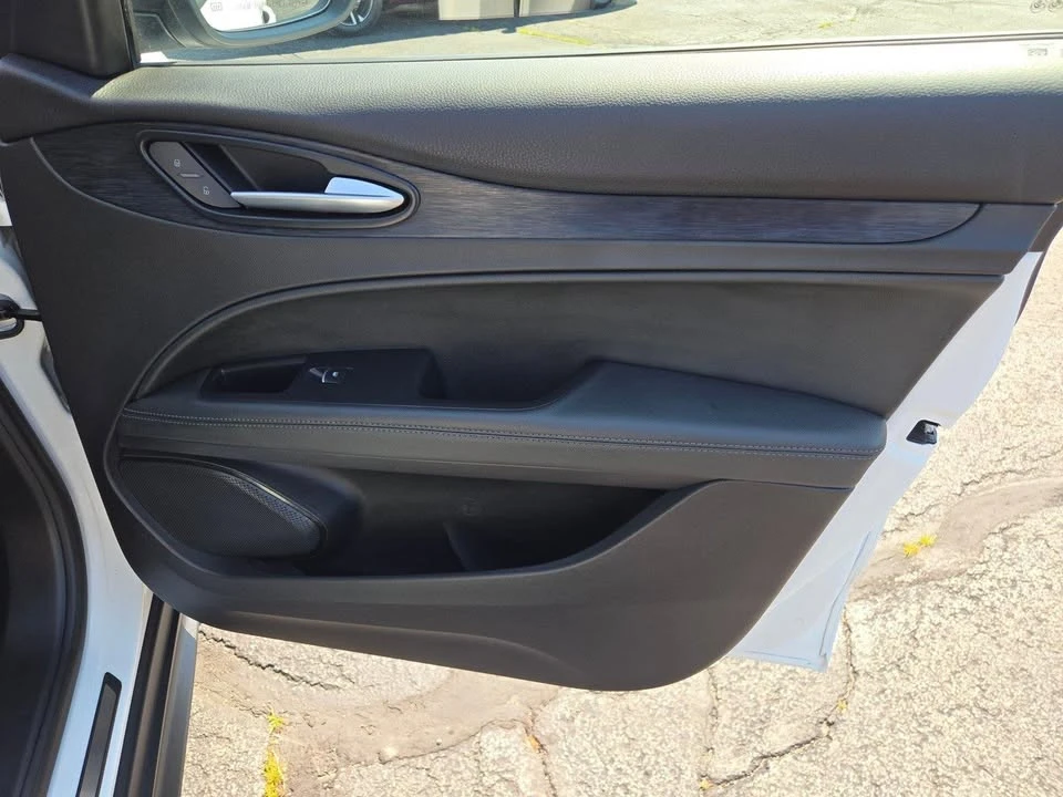 2024 Alfa Romeo Stelvio - Image 15 of 20