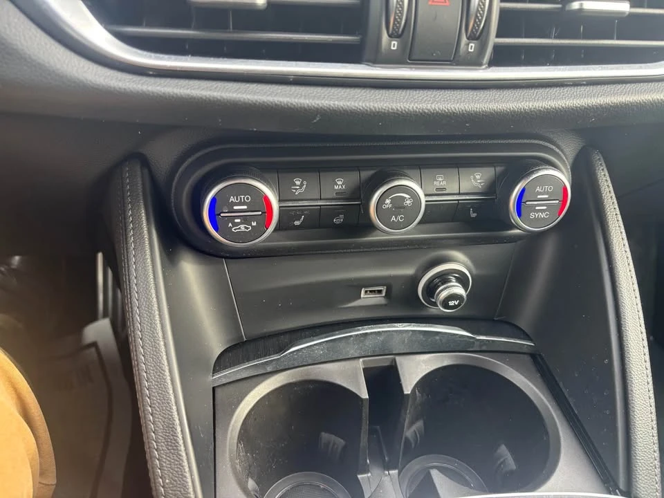 2024 Alfa Romeo Stelvio - Image 17 of 18