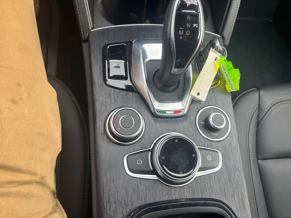2024 Alfa Romeo Stelvio - Image 15 of 18