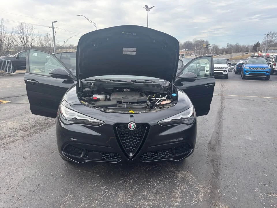 2024 Alfa Romeo Stelvio - Image 2 of 18