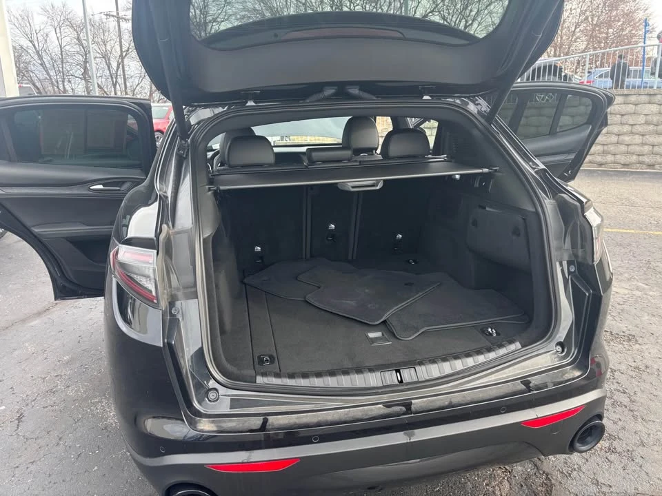 2024 Alfa Romeo Stelvio - Image 9 of 18