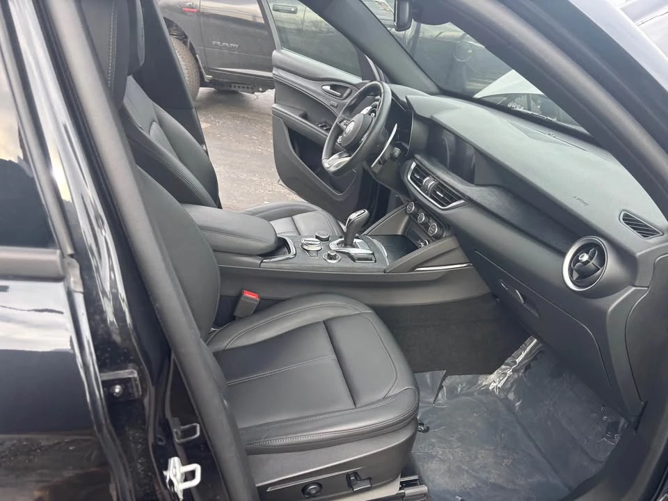 2024 Alfa Romeo Stelvio - Image 13 of 18