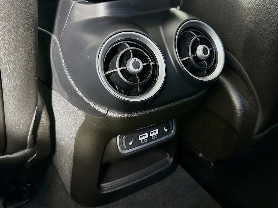 2024 Alfa Romeo Stelvio - Image 22 of 31