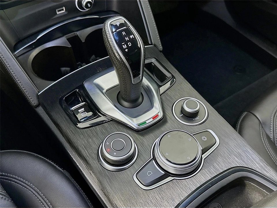 2024 Alfa Romeo Stelvio - Image 19 of 31