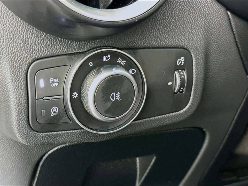 2024 Alfa Romeo Stelvio - Image 8 of 31