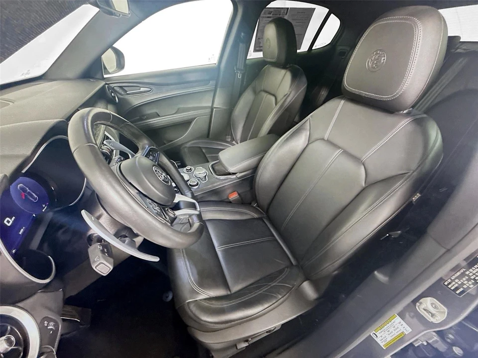 2024 Alfa Romeo Stelvio - Image 2 of 31