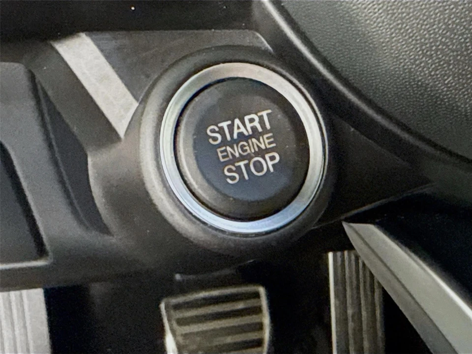 2024 Alfa Romeo Stelvio - Image 17 of 31