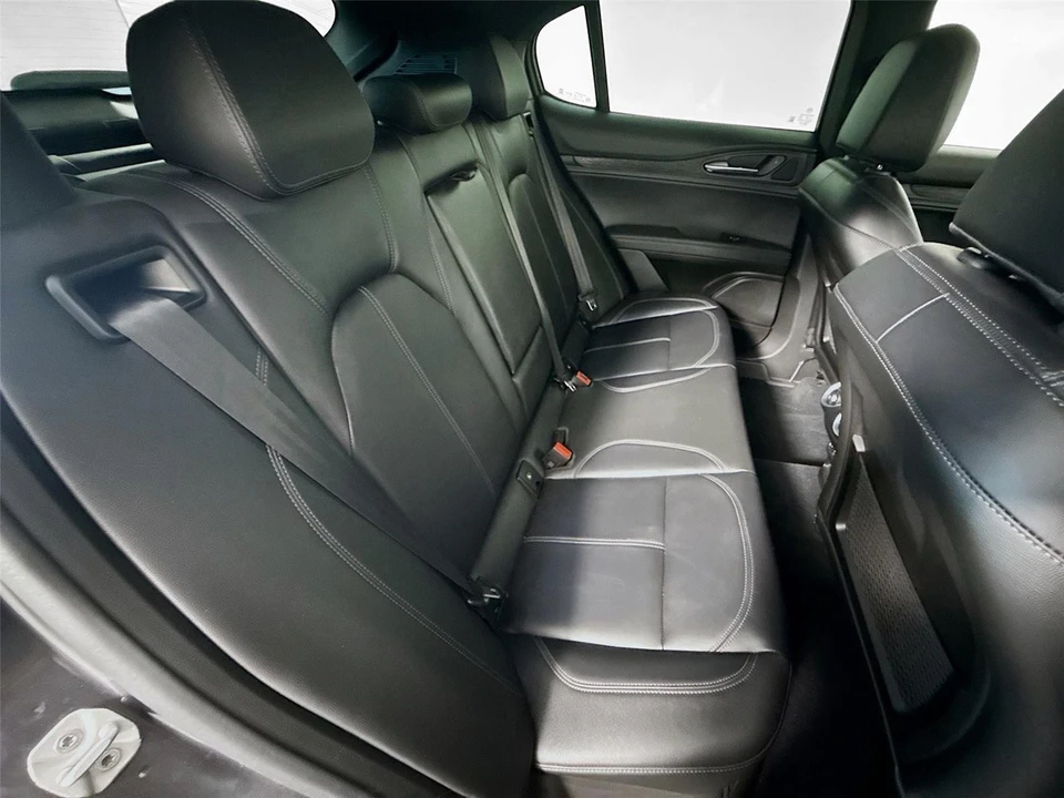 2024 Alfa Romeo Stelvio - Image 25 of 31