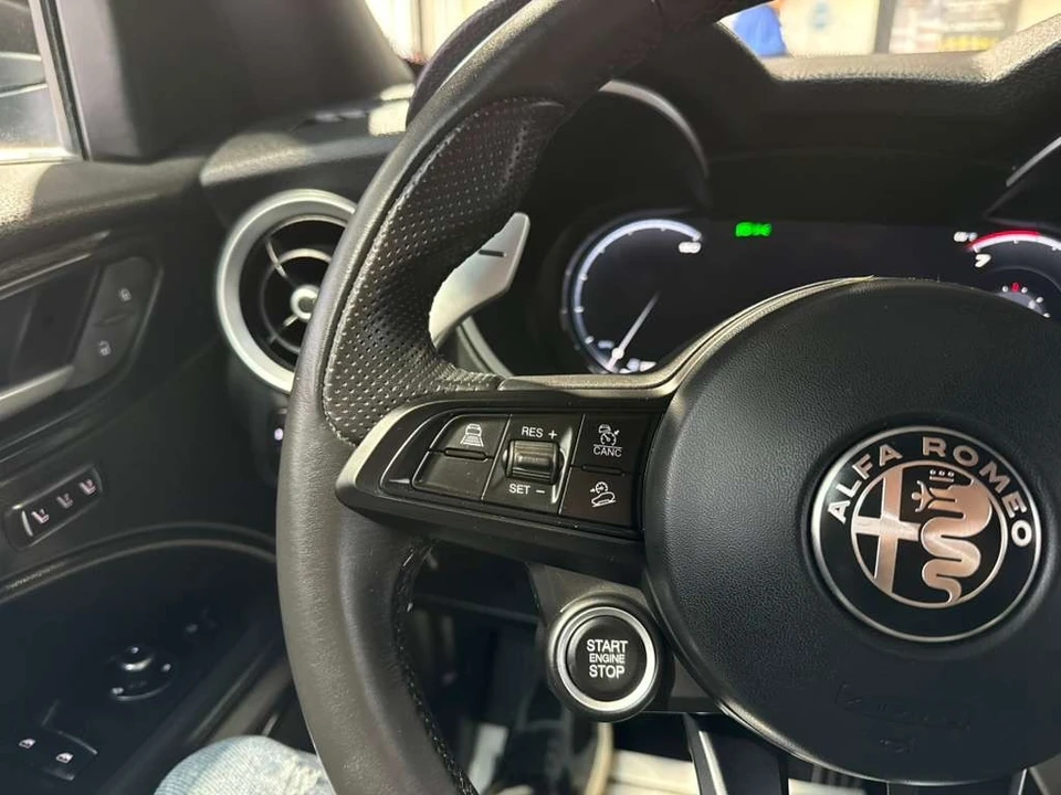 2024 Alfa Romeo Stelvio - Image 14 of 31