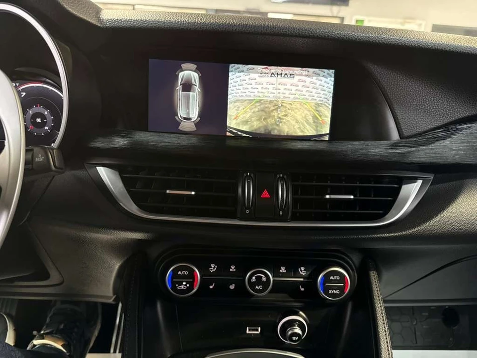2024 Alfa Romeo Stelvio - Image 18 of 31