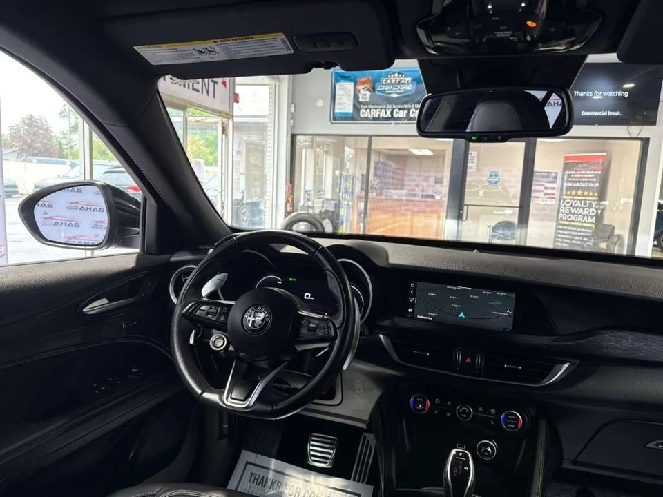 2024 Alfa Romeo Stelvio - Image 27 of 31