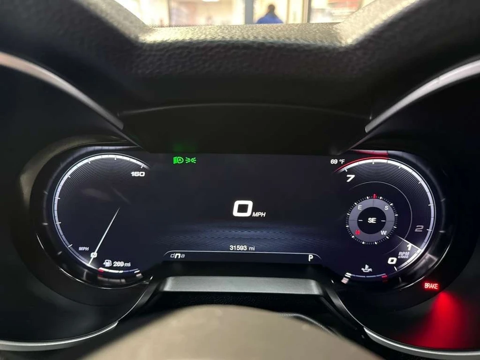 2024 Alfa Romeo Stelvio - Image 15 of 31