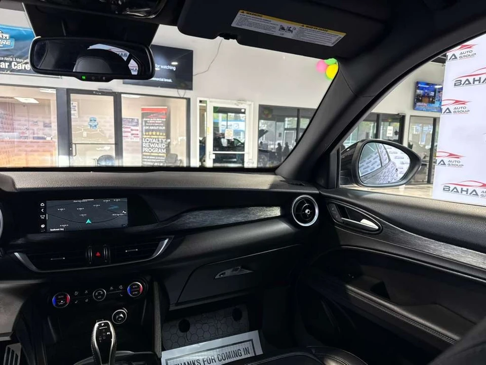 2024 Alfa Romeo Stelvio - Image 28 of 31
