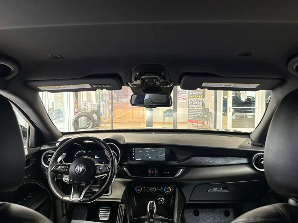 2024 Alfa Romeo Stelvio - Image 24 of 31