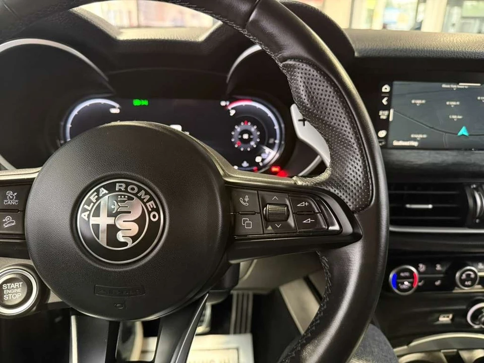 2024 Alfa Romeo Stelvio - Image 13 of 31