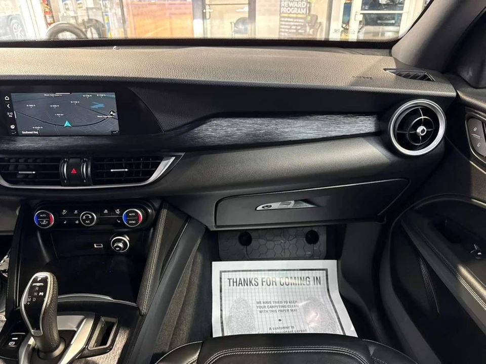 2024 Alfa Romeo Stelvio - Image 21 of 31