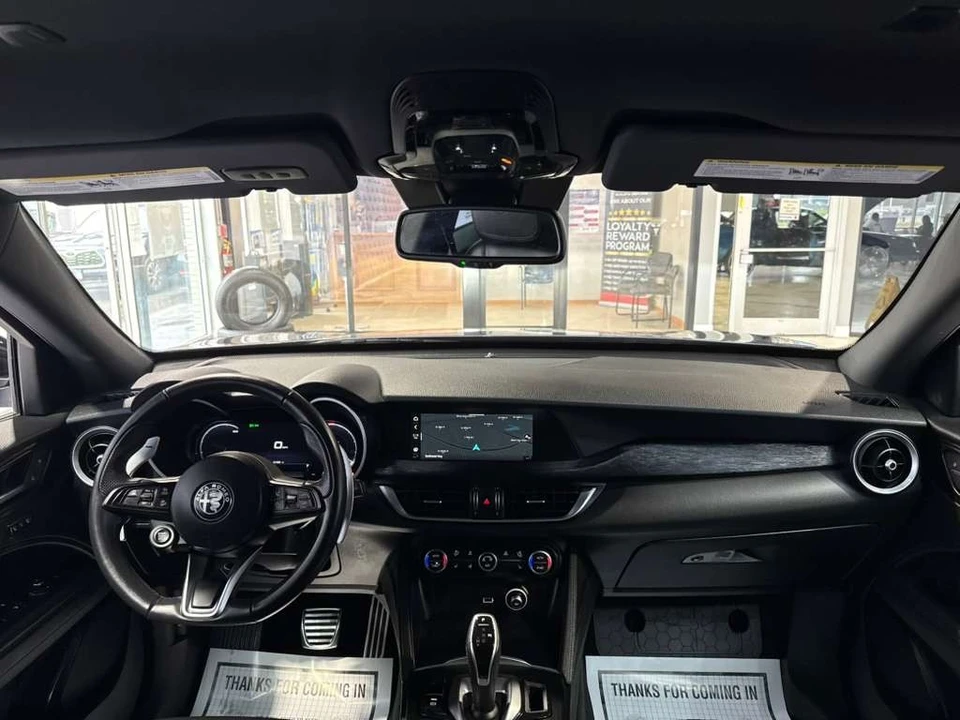 2024 Alfa Romeo Stelvio - Image 25 of 31