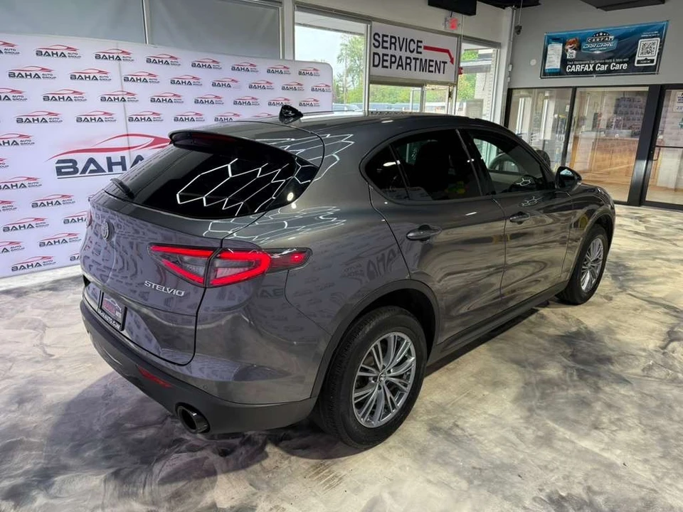 2024 Alfa Romeo Stelvio - Image 8 of 31