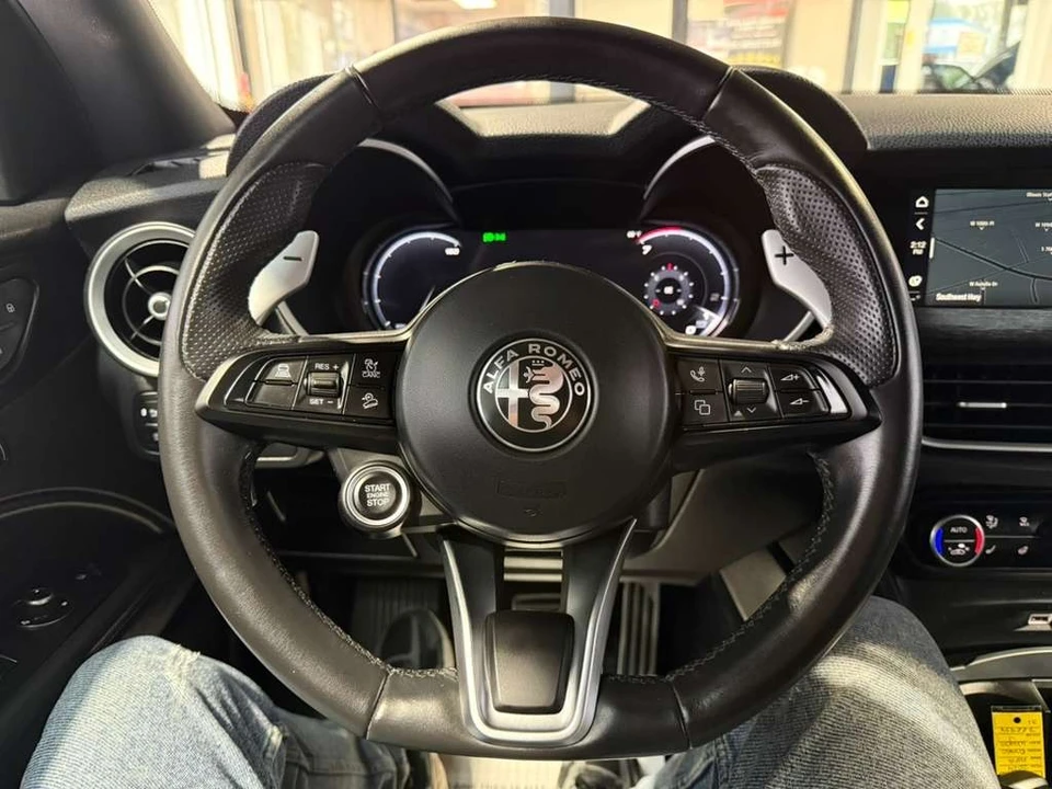 2024 Alfa Romeo Stelvio - Image 12 of 31