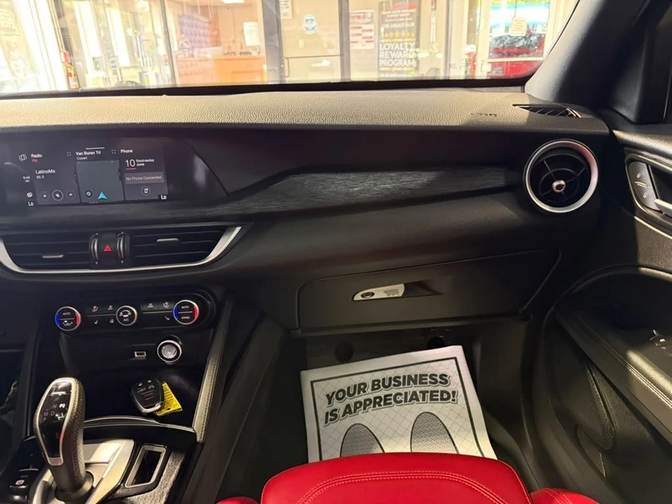 2024 Alfa Romeo Stelvio - Image 20 of 31
