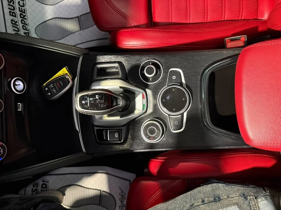 2024 Alfa Romeo Stelvio - Image 18 of 31