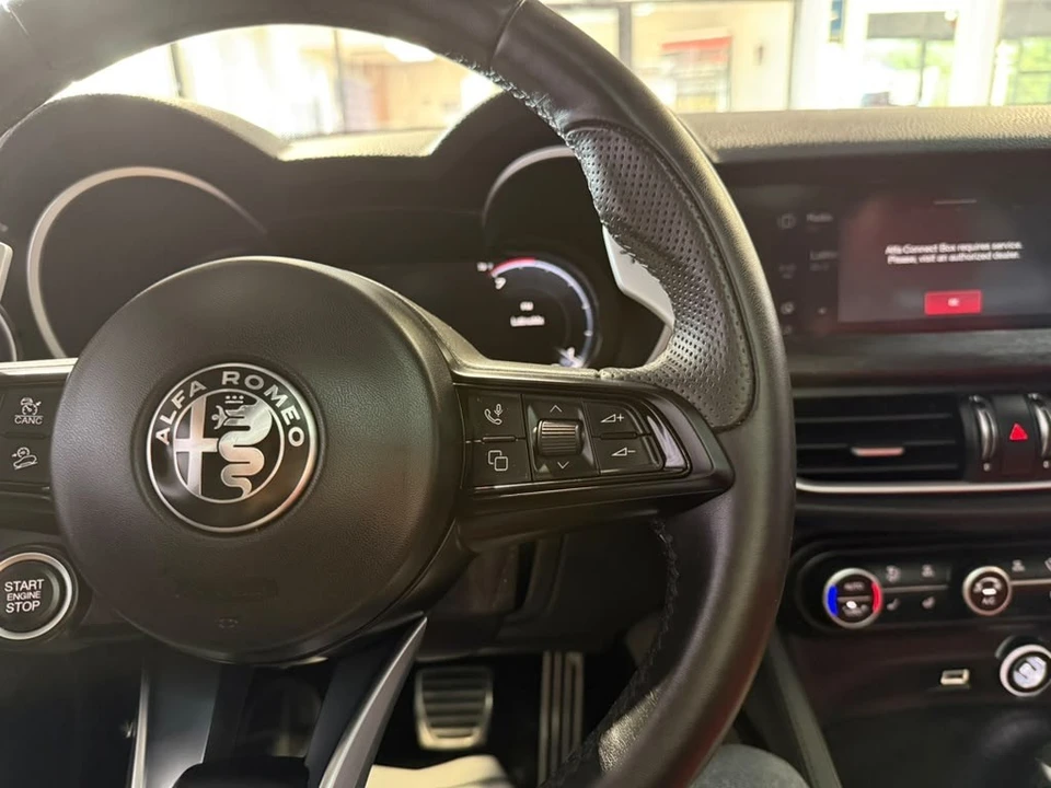 2024 Alfa Romeo Stelvio - Image 13 of 31