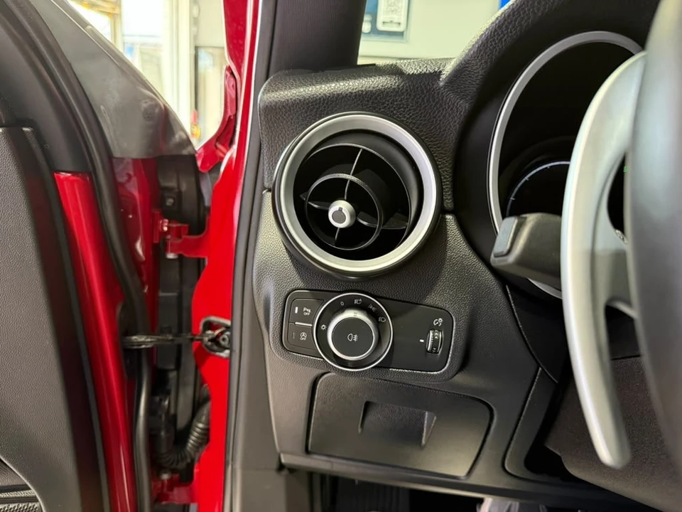 2024 Alfa Romeo Stelvio - Image 21 of 31