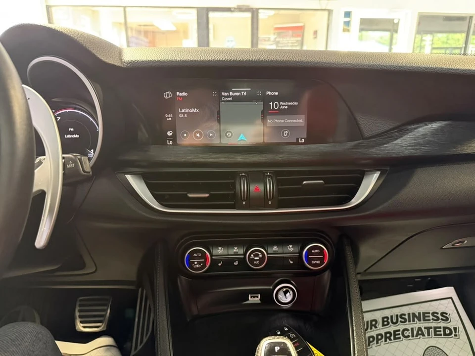 2024 Alfa Romeo Stelvio - Image 16 of 31